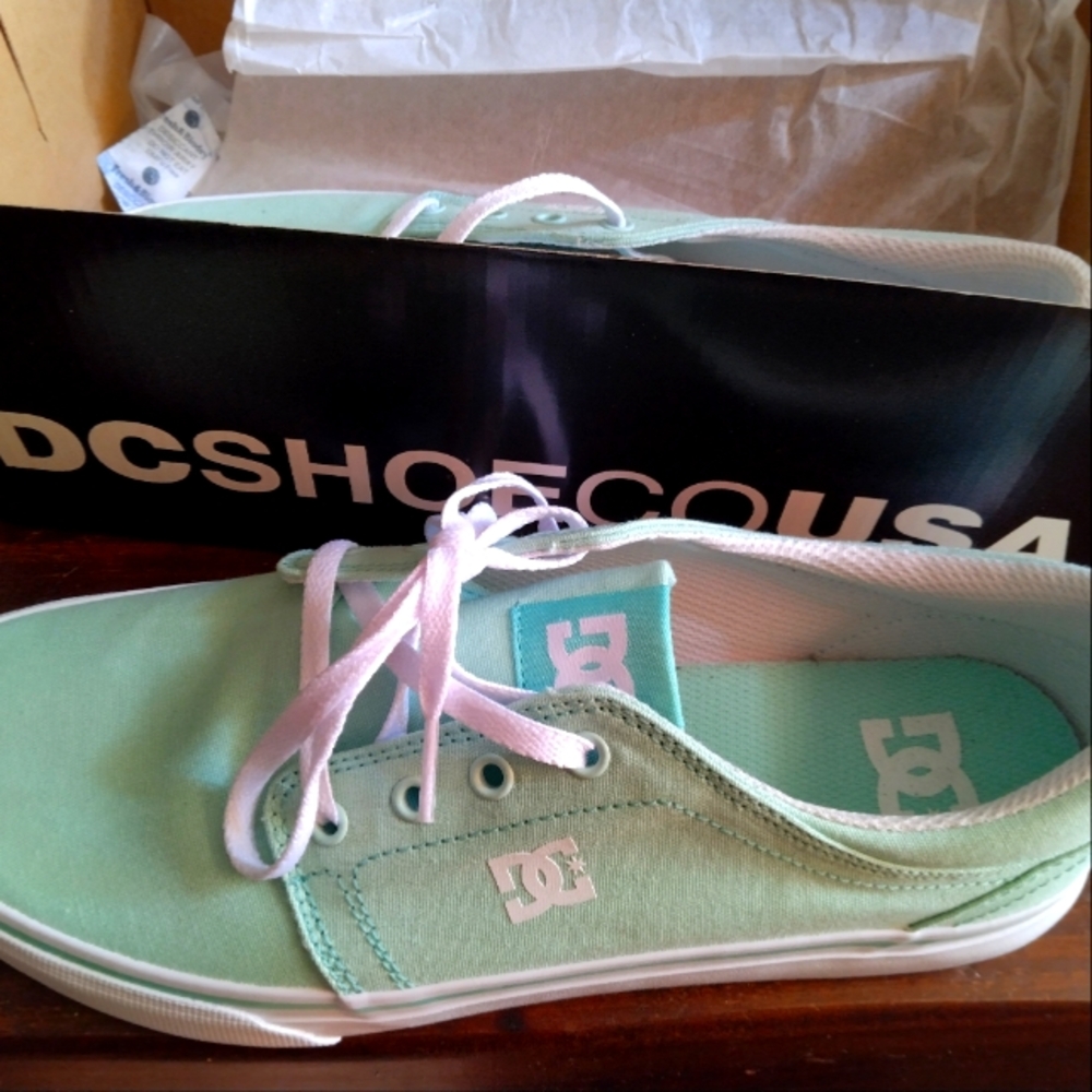 New DC Women's size 11